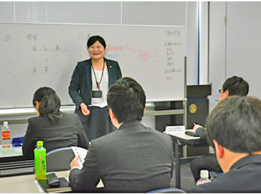 研修&サポートがとっても充実◎
未経験でも安心してスタートできます!
通常の個別や集団指導でも先生を同時募集♪