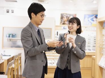 眼鏡市場　札幌白石川下店 20代～30代の若手が多数活躍中！
未経験から新しいことに挑戦してみたい方大歓迎！
長く続けやすい環境がしっかり揃っています。