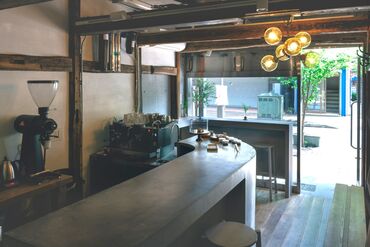 014cafe（オイシーカフェ） ＼未経験も大歓迎／
経験者はスキルを活かせる環境★
コーヒー好きウェルカム♪
木目調の落ち着いた雰囲気の中で働けます！