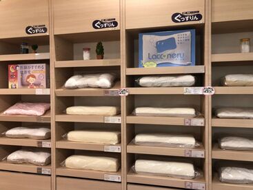 ぐっすりん　ダイユ―エイトMAX福島店 お客様と楽しく会話しながら相談にのるイメージ♪
先輩スタッフがイチから丁寧にレクチャーしますので
未経験でも安心◎