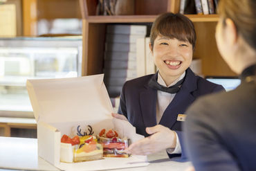 アンリ･シャルパンティエ玉川高島屋店 特別な資格や経験は必要なし！まずは“笑顔”これが一番大切♪あなたの笑顔でおいしいお菓子を届けてください！