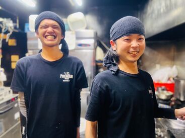 肉玉そば おとど 新宿二丁目店 ≪当店大人気メニュー≫
看板メニューの肉玉そば！
ごはんが進むおかず系ラーメン♪
まかないで無料で食べられますよ◎