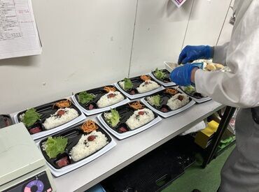 惣菜コーナー!
《8:00~12:00/13:00~17:00》採用中!
≪全店≫≪全商品≫に使える社割あり♪
スタッフから好評◎
