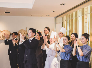 Flairge 桜坂 <フレアージュ桜坂> =感動の結婚式をみんなで作る=
一生に一度の特別な日を
新郎新婦にもゲストにも
楽しんでほしい！
チームワークが重要です◎