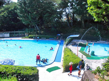 «夏限定★»プール監視員！
屋内プールでの勤務もあるので、日焼けを気にする方にも◎

※写真は和地山です