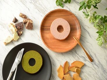 バウムクーヘン専門店　RE：バウム 初めてでも大丈夫◎≪包装・箱詰め作業≫
研修からしっかりレクチャーします★
昇給・正社員登用あり！⇒やる気に繋がる♪