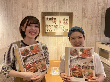 マルモキッチン　名古屋パルコ店[1206] ＼こんにちは♪／
私たちは"ホッとしてしまう"
居心地の良さにハマっちゃいました★
ぜひ1度お店へ話を聞きにきてください◎