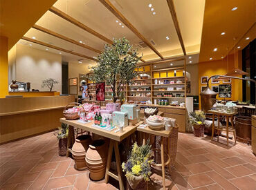 L'OCCITANE 軽井沢プリンスショッピングプラザ店 ≪自然派コスメブランド≫
有名なハンドクリームをはじめ、
ボディクリームやシャンプーなど、
様々なケア用品がいっぱい＊