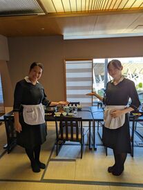 落ち着いた和食屋で
接客マナーを学べる！