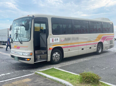 送迎バスでラクラク出社★
三ノ宮駅から直通の送迎バスが出発します！
料金も無料なので、財布にも優しい♪