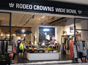 RODEO CROWNS WIDE BOWL ＊カジュアルファッションが人気＊
一緒に働いてくれる新しいスタッフ大募集！
学生さんは夕方からでもOK◎