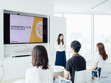 入社後、同期の仲間と共に
研修を受けてからスタートします。
丁寧なサポート体制があるので
未経験でも安心して始められます。