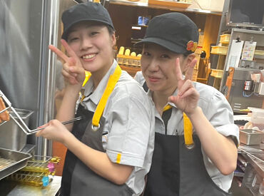 マクドナルド 3号線南高江店 お客様から感謝の言葉をいただくこともあり、
やりがいを感じながら働けます◎
人と話すことが好きな方にピッタリです♪