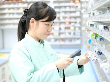 スギ薬局グループ 在宅調剤センター東日暮里店（ＭＣ） 調剤薬局の受付やデータ入力業務がメイン★
患者さんに「ありがとう」と言われるのが何よりもうれしいお仕事です♪