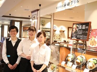 \ホールスタッフ大募集/
ランチ・ディナーの時間帯、
ご希望のシフトで勤務可能です♪
WワークOK!短時間・扶養内勤務も可能◎