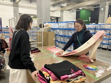 日本の伝統工芸品から世界の一流ブランドまで…
様々な商品に触れながら、知識と経験を身に着けることができます！