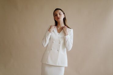 ファッション人材リンク株式会社【FJL】 ﾟ*｡☆ NEWスタッフ募集 ☆。*ﾟ
大人エレガントアパレル
20～50代STAFF活躍中♪
販売経験者歓迎☆