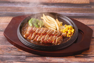 キッチン未経験、お家での料理が好きな方も大歓迎!経験・スキル不要★ディナー帯のみ⇒学業や副業とも両立しやすいシフトです◎