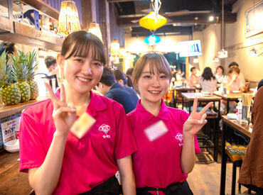 夜市バール　リーサン 20代のスタッフがメインで活躍中♪
居心地よくて続けてるスタッフが多数…！