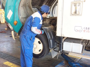 皆さんに無理なく長く働いていただくために、
冷暖房だけでなく大型トラック用リフトや
各種電動工具もご用意しています！