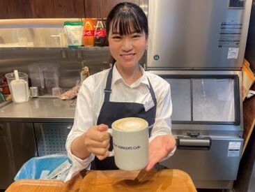本格エスプレッソマシーンで、
カフェラテ等のドリンクづくりも丁寧にお教えします♪