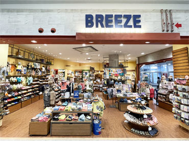 BREEZE　イオンモール鶴見緑地店 改装のためキレイな店舗で勤務できます♪
アルバイト≫フルタイム≫契約社員≫正社員とどんどんステップアップできる環境あり★