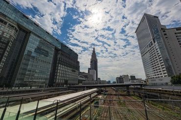 新宿駅近くのオフィスビル勤務！
仕事終わりに食事やお買い物など…
満喫できる立地が人気です♪
※写真はイメージです