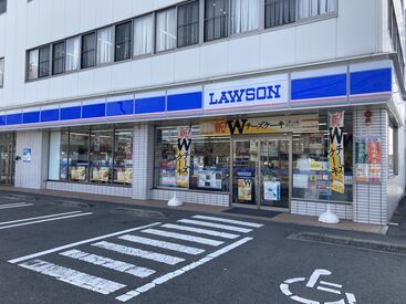 ローソン 松山東石井六丁目店 夜勤の時間帯を募集中！
あなたのライフスタイルに合わせて
空いた時間を有効活用してみませんか？