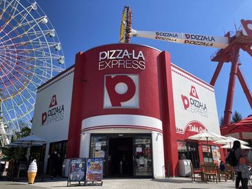 富士急ハイランド内のピザーラ♪ハイランド店限定のピザも有。わくわく雰囲気の中で楽しく働きましょう！！