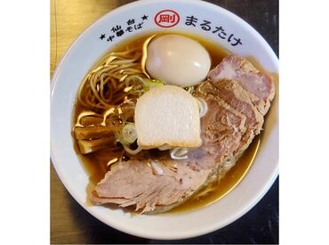 「煮干し中華そば」や
「とんこつらーめん」など…
メニューから選べるラーメンが
無料で食べられます♪
もちろん大盛りもOK！