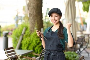 株式会社三越伊勢丹ヒューマン・ソリューションズ 勤務地：ラシック/栄 社員常駐のイベント会場なので
わからないことは確認しながらで安心◎
明るく元気に商品をおススメ♪