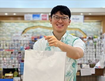 ロワジールプラザ ◆ロワジールプラザstaff募集中◆
沖縄の人気のお土産なら、ココに
来ればほとんど揃うほどの品揃え♪