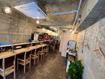 20代STAFFが活躍中★
週2日～無理のないシフトで、
プライベートも楽しみながらシッカリと勤務ができる環境♪長期休みもできる♪
