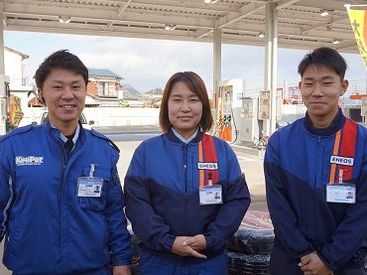 Dr.Driveセルフ佐賀大和店 【002】 和気あいあいとした、職場環境が自慢◎
世代問わず、スタッフ同士は仲良し♪
スグに馴染めるので、久しぶりのお仕事復帰にも"◎"