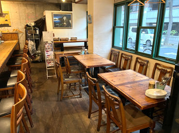 charcoal grill green 馬車道 ★履歴書不要でお手軽面接★
スタッフは現在１0名在籍！
学生さんやフリーターさんが多いですよ！