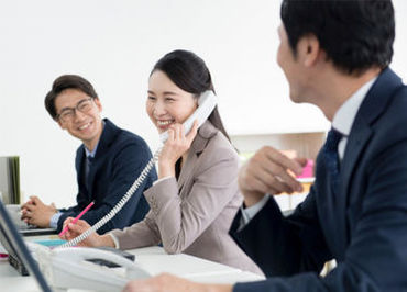 ＜学歴は一切不問＞
業界・職種の経験がなくてもOK！
丁寧にお教えするのでご安心ください。
ブランクがある方も大歓迎です♪