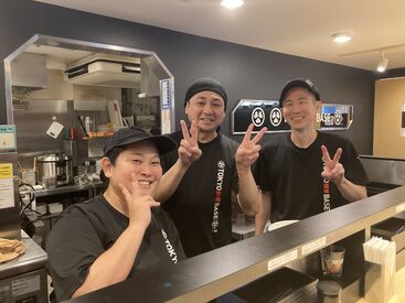 ＼STAFF同士、仲の良い職場です！／
先輩スタッフが丁寧にサポートしますので、
未経験の方もご安心ください！