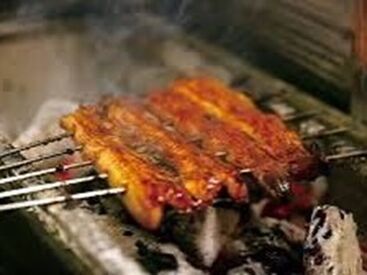 うなぎ白焼き定食やひつまぶしが人気メニュー☆
絶品のうなぎがリーズナブルに食べられるため、
お客様からも大変好評です♪