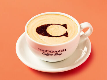 THE COACH Coffee Shop 御殿場（プレミアムアウトレット内）※5月OPEN※ 【COACH】はNY創立のグローバルファッションブランドです。
Cafeのグッズ販売や季節限定のフードメニューもあります。
