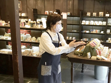 ≪二寧坂にある風情溢れたお香専門店≫
観光地になるので、国内外問わずさまざまなお客様と接することができます！