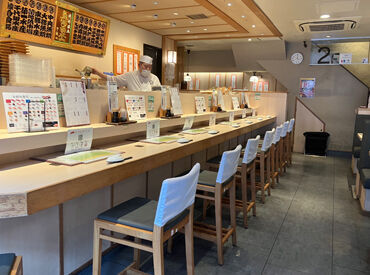 浅草橋店は、浅草橋駅A1出口の隣！2階建て♪
