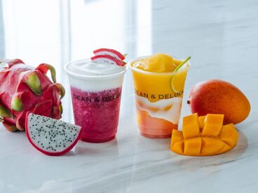 DEAN & DELUCA（ディーンアンドデルーカ） CAFE 大手町メトロピア店 商品の説明など"食"を通じて
お客さまとお話しする機会もたくさん♪
『話すことが好き』そんな方にオススメです＊
