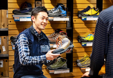 mont-bellの魅力をSTAFFとして発信！
まずは簡単な品出しからスタート◎
先輩スタッフがイチからお教えします。