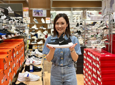 グリーンボックス和泉府中店 <イオングループで安心♪>
シフト柔軟&嬉しいシューズの社割あり！
休憩時間にショッピングもできちゃう★
履歴書不要◎