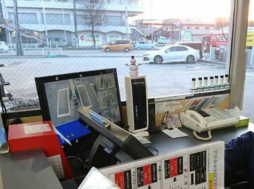 学歴は不問、40～60代のスタッフ多数活躍中！接客がメインなので、お客様との会話が好きな方など楽しく働けますよ◎