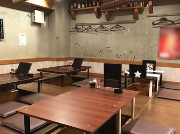 隠れ家もつ鍋居酒屋 風風（ふうふう） お客様からの口コミ評価が星4越えの名店☆
でも働きやすさは自信をもって星5つ！！
≪週払いOK、オシャレ自由◎、履歴書不要♪≫