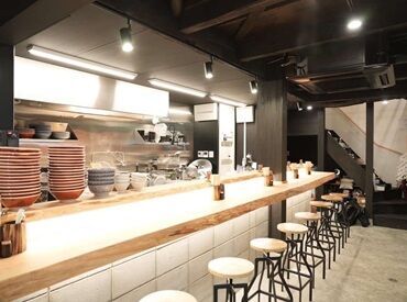 活気溢れるラーメン屋★
元気に笑顔で働きたい方、必見バイト！
身だしなみを整えていれば、
派手な染髪でも問題なし♪