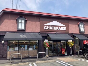 ケーキ・アップルパイなど―
~甘い香りに包まれた~
大人気スイーツShop！