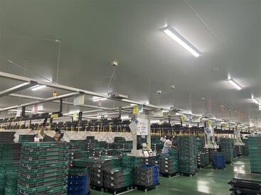 株式会社HI-LINE　神戸共配センター 暑い夏もばっちりな空調設備☆彡
おいしそうなコンビニスイーツを見ながら
これ新作？！なんて会話も♪