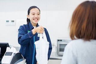 ファミリーマート二丈深江インター店 《去年OPENしたばかり！》
意外と幅広い仕事に携われる！パート勤務でも
いつもと違った日常にワクワクできるかも♪
